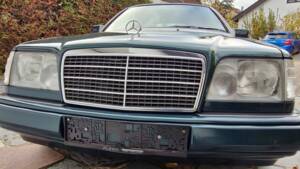 Afbeelding 9/38 van Mercedes-Benz E 200 (1995)