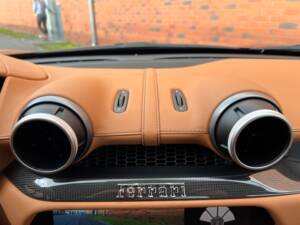 Image 29/37 of Ferrari Portofino (2019)