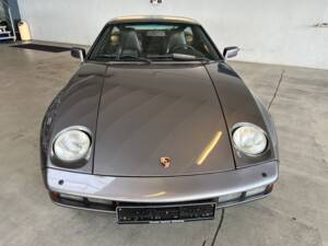 Afbeelding 4/59 van Porsche 928 S (1985)