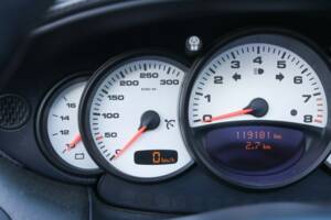 Image 33/50 of Porsche 911 Carrera 4S (2004)