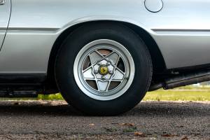 Image 29/32 of Ferrari 400 GT (1977)