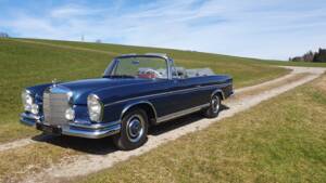 Image 3/14 of Mercedes-Benz 300 SE (1967)