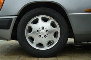 Imagen 29/50 de Mercedes-Benz 200 TE (1992)