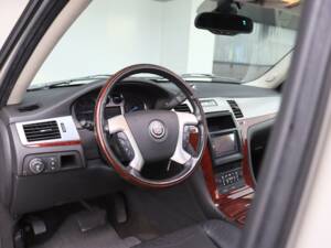 Bild 8/50 von Cadillac Escalade (2009)
