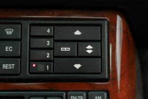 Immagine 46/50 di Mercedes-Benz SL 600 (1994)