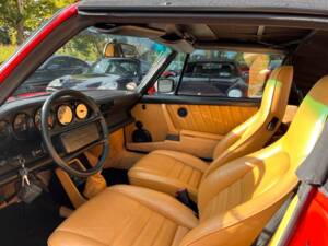 Image 8/20 of Porsche 911 Carrera 3.2 (1986)