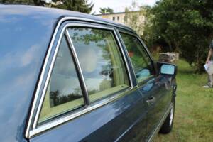 Image 17/51 de Mercedes-Benz 500 SE (1984)