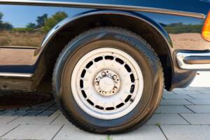Bild 97/99 von Mercedes-Benz 230 CE (1983)