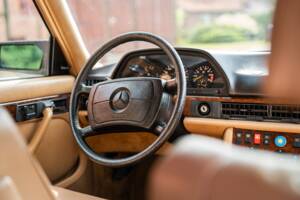 Bild 31/76 von Mercedes-Benz 500 SEL (1985)
