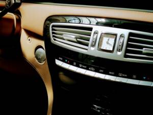 Image 13/26 of Mercedes-Benz CL 500 (2008)