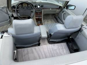 Image 19/36 de Mercedes-Benz 560 SL (1987)