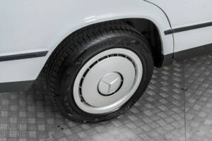 Image 27/50 de Mercedes-Benz 190 D (1986)