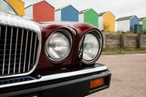 Image 13/50 of Daimler Double Six (1983)
