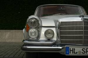 Image 4/95 of Mercedes-Benz 280 SE 3,5 (1970)