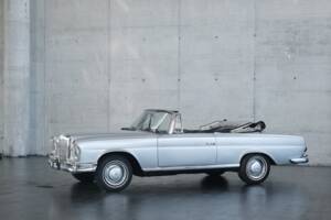 Image 3/49 of Mercedes-Benz 220 SE b (1962)
