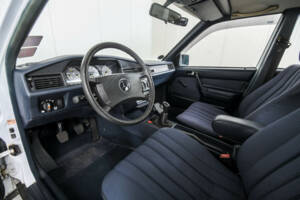 Image 14/50 de Mercedes-Benz 190 D (1986)