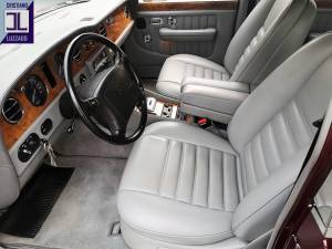 Image 15/50 of Bentley Brooklands (1992)