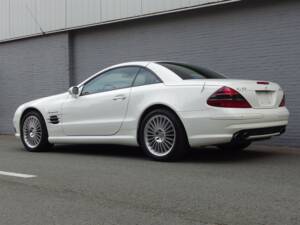 Image 6/97 de Mercedes-Benz SL 55 AMG (2003)