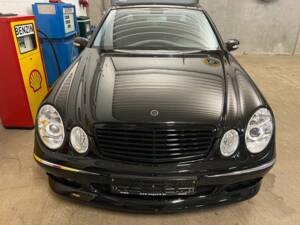 Image 4/20 of Mercedes-Benz E 500 (2002)