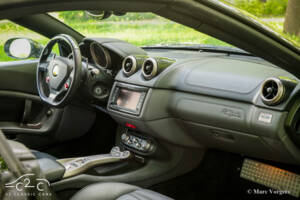 Image 19/85 of Ferrari California (2010)