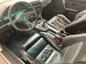 Image 11/34 de BMW 325i (1987)
