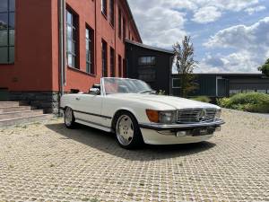 Imagen 2/43 de Mercedes-Benz 500 SL (1985)