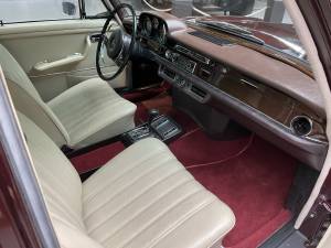 Image 15/50 of Mercedes-Benz 280 SE 4,5 (1972)