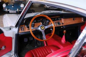 Image 22/36 of Ferrari 330 GT 2+2 (1964)