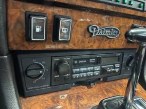 Image 14/18 of Jaguar XJ12 6.0 (1993)
