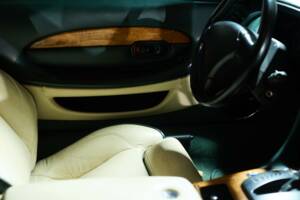 Bild 28/34 von Aston Martin DB 7 Vantage (2000)