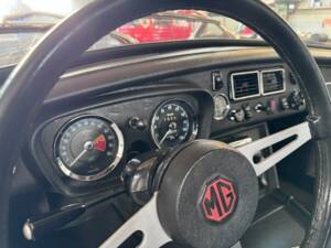 Immagine 8/13 di MG MGB GT (1973)