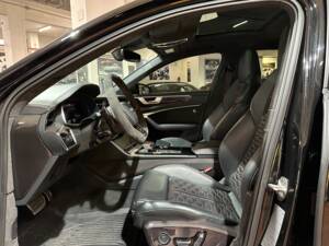 Bild 10/19 von Audi RS6 Avant (2022)