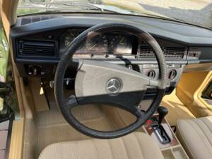Image 10/18 of Mercedes-Benz 190 D 2.5 (1986)