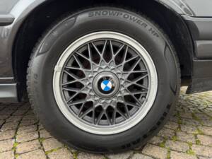 Bild 8/16 von BMW 320i (1991)