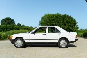 Afbeelding 4/44 van Mercedes-Benz 190 E (1987)