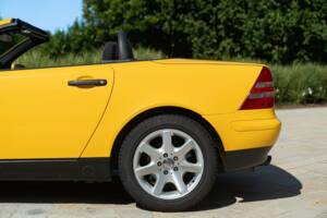 Immagine 17/50 di Mercedes-Benz SLK 200 (1997)