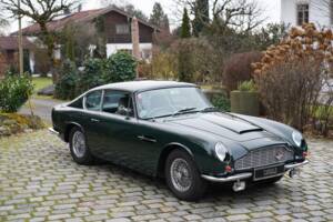 Image 8/22 de Aston Martin DB 6 Mk II (1970)