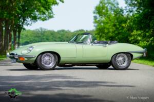 Image 23/60 de Jaguar E-Type (1969)