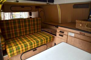 Image 10/18 of Volkswagen T2b panel van (1978)