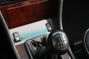Image 40/50 of Mercedes-Benz E 220 (1994)