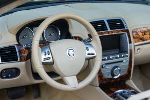 Image 44/50 of Jaguar XK (2011)