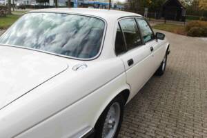 Bild 23/68 von Jaguar XJ 6 4.2 (1985)