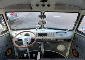 Image 12/18 of Volkswagen T1 panel van (1963)