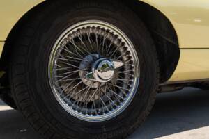 Image 4/78 de Jaguar E-Type (1969)