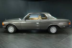 Image 3/30 of Mercedes-Benz 280 CE (1984)