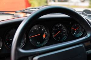 Image 28/29 of Porsche 911 Carrera 3.2 (1989)