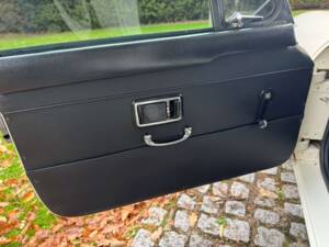 Bild 25/30 von MG MGC GT (1969)