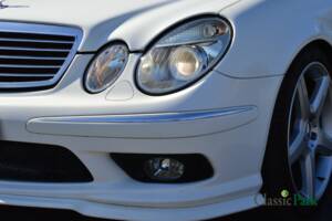 Image 47/50 of Mercedes-Benz E 500 T (2004)