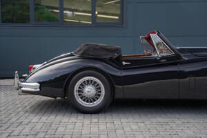 Image 33/50 of Jaguar XK 140 DHC (1956)
