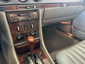 Bild 13/21 von Mercedes-Benz 380 SL (1984)